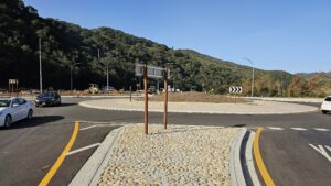 7 Cars and Roundabout Center
